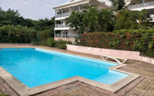 Bel appartement avec piscine, face à la mer