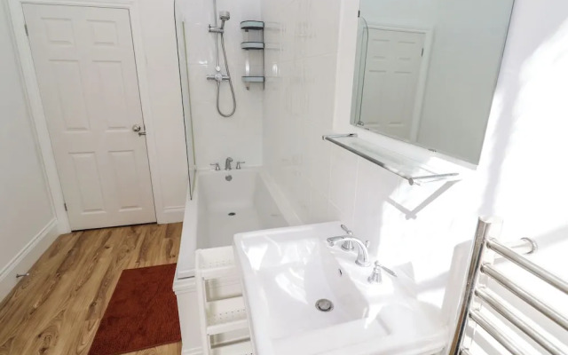 2 Regent Mews