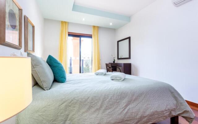 Spacious 2 bedroom apartment Baía da Luz