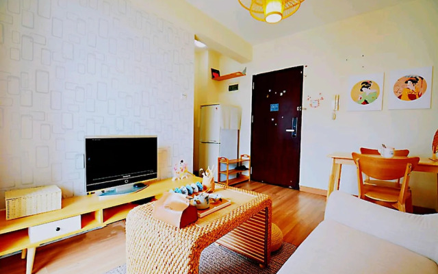 Avatar Old Days Queen Bed & High Rise View Futian
