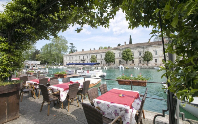 Peschiera 2km From Gardaland With Pool