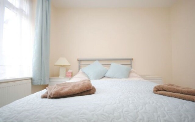 Carlton Avenue, Rose Green 413627