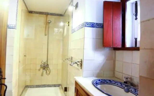 Pine Tree House in Azeit o