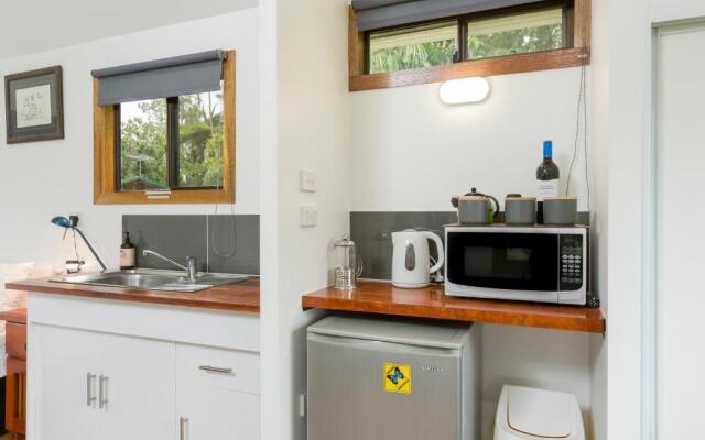 Mena Creek Flower House