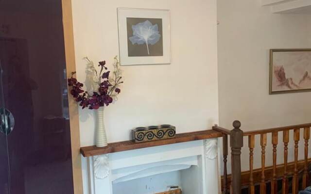 One Lovely Apartmt 1 Double & 2 Camp Beds