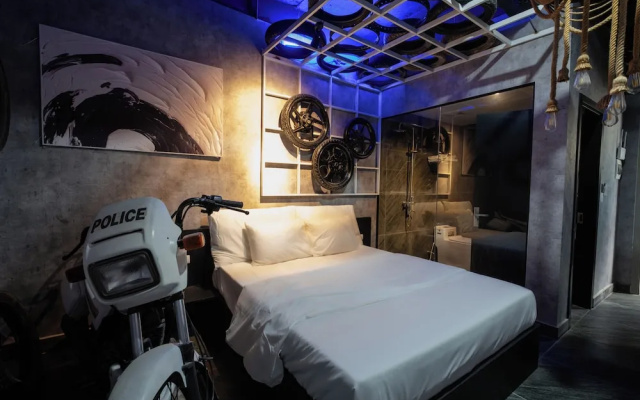 Love in the Atlantis Hotel – Guest Rooms – Hanoi