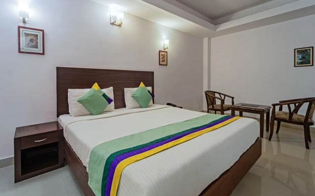 Oyo 15992 Central Hotel