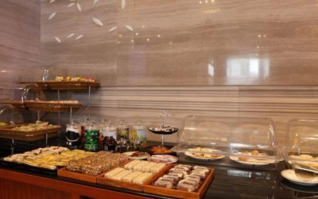 Sweet Fruit Charm International Hotel (Foshan West Station Shati Airport Store)