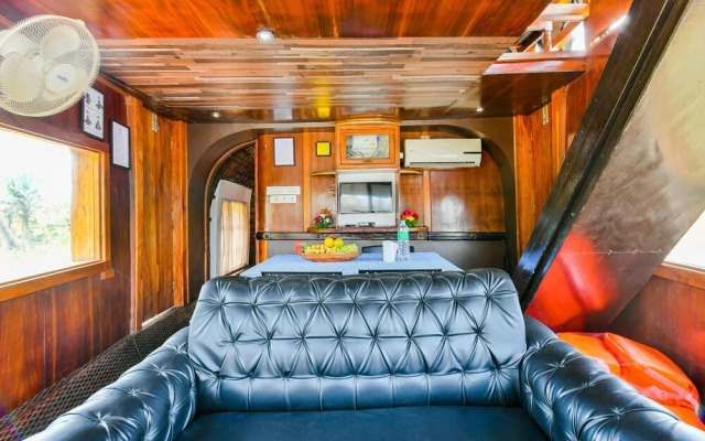 OYO 24291 HouseBoat Indraprastham Green House 1bhk