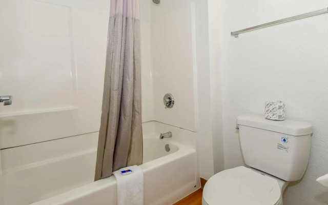 Motel 6 Riverside, CA - South