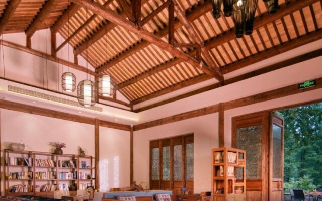 Kaiyuan Hotel · Seabirds