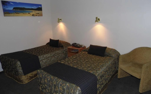 Westport Motor Hotel