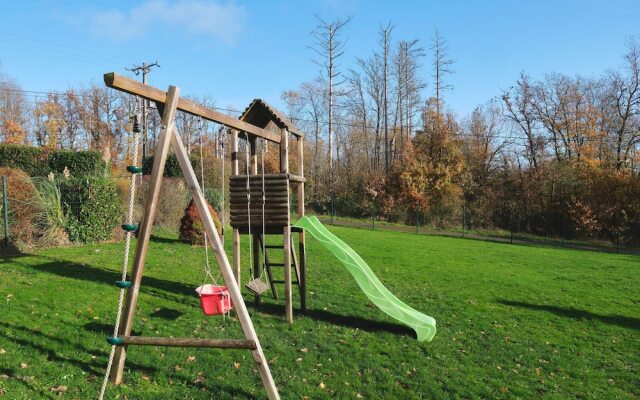 Quiet Villa with Hot Tub & Sauna