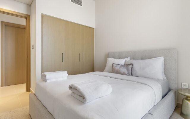 Spacious Apt With Incredible Canal and Park Views