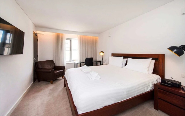 Comfortable Room With Fantastic Rooftop Views