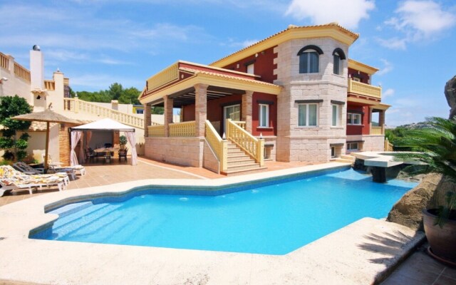 Villa - 4 Bedrooms with Pool, WiFi and Sea views - 104966