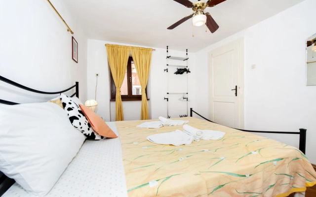 Carera Seaview Apartments