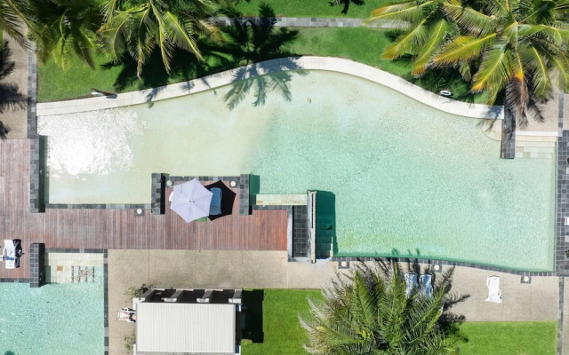Leaf Luxe - 9 Pools BBQ Gym