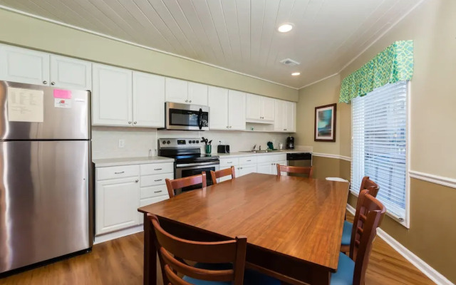 Country Club Villas
