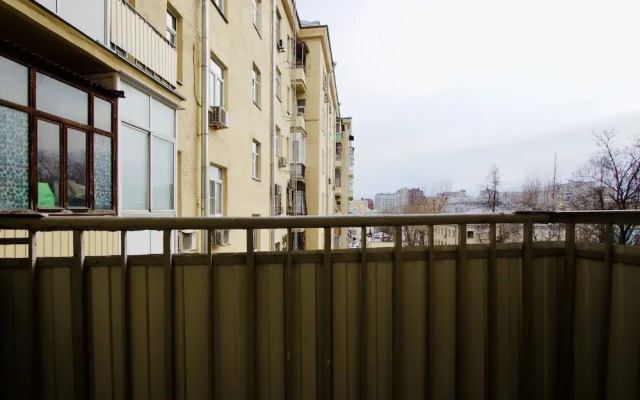 LUXKV Apartment on Zemlyanoy Val 52