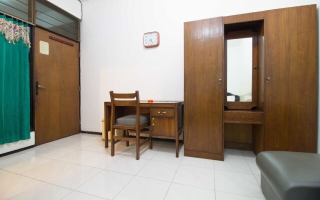 RedDoorz Dukuh Kupang