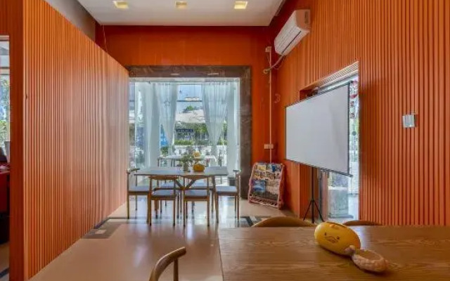 Holiday Kangaroo Homestay (Beihai Silver Beach Branch)