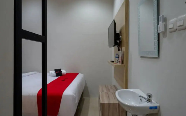 RedDoorz @ Jalan Kartini Semarang