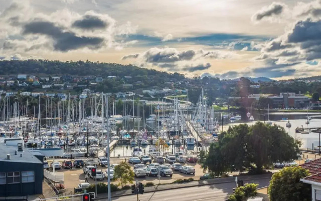 Bellerive Marina View Apartments No 28