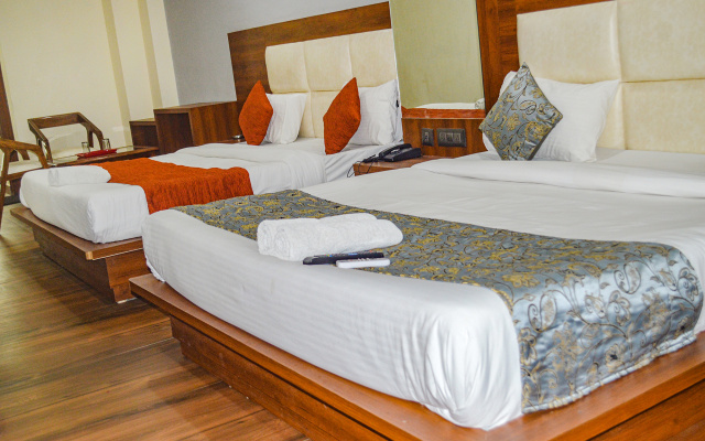 Fabhotel The Golf Inn