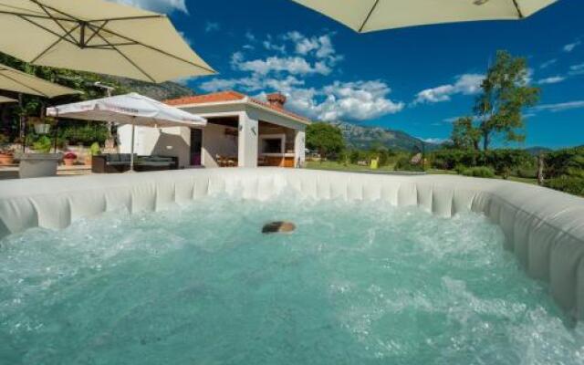 Villa Thousand Roses