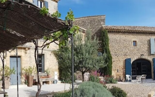 Mansion with 4 Bedrooms in Castillon-Du-Gard, with Wonderful City View, Private Pool, Enclosed Garden - 77 Km From the Beach