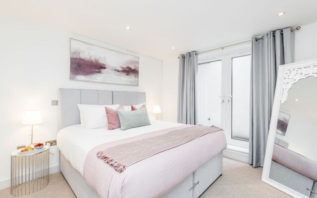 Large Windsor Apartment Free Parking Single or King Beds