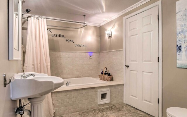 Bel Air Apartment w/ Pool ~ 2 Mi to Main St