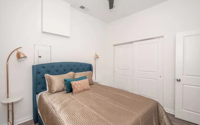 Covington Charm 202