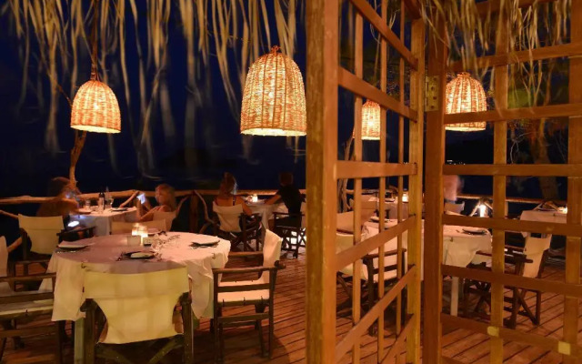 Gloria Maris Hotel Suites & Villas