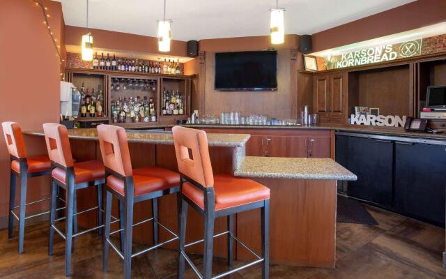 Holiday Inn Express and Suites Phoenix Midtown