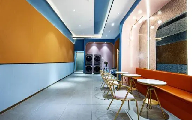 Qingfeng Bailu Hotel (Zhengzhou Erqi Wanda Plaza)