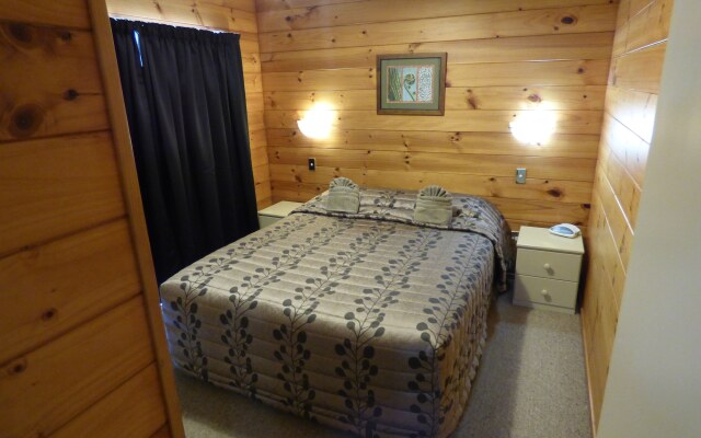 Cedarwood Lakeside Motel & Conference Venue