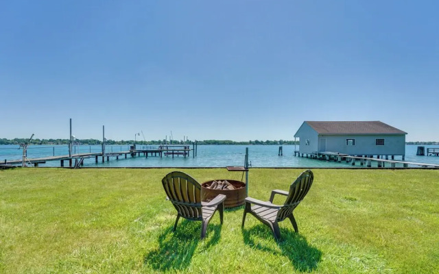Riverfront St Clair Home - Walk to Downtown!