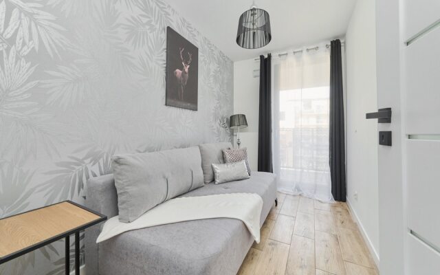 Stylish & Spacious Apartment by Renters