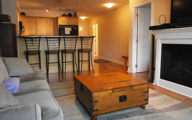 Kaslo Bay Condominium