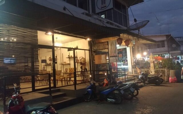 WE Pakchong Hostel