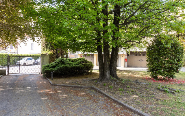 Snug apartment in Lesa with balcony