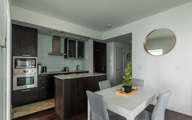 Downtown Toronto Condo near Scotiabank Arena