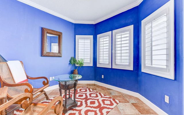 Sun and Surf by Vtrips