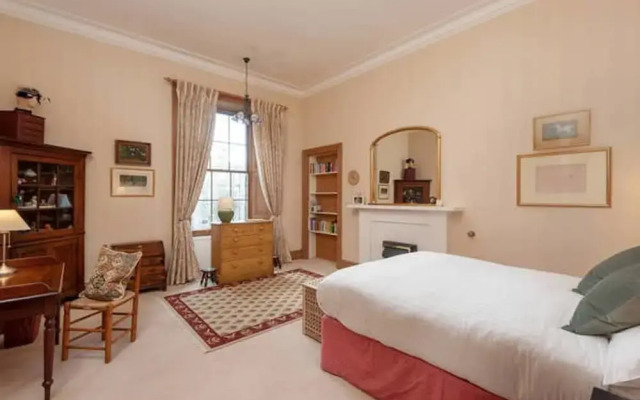 Castle View Spacious 3-bedroom Apartment