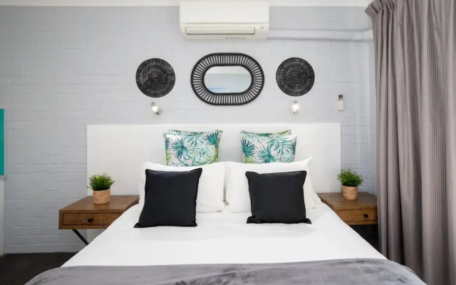 Batemans Bay Studio Escape With Lush Vista