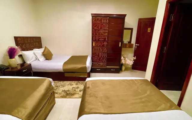 Nemes Pyramids View INN