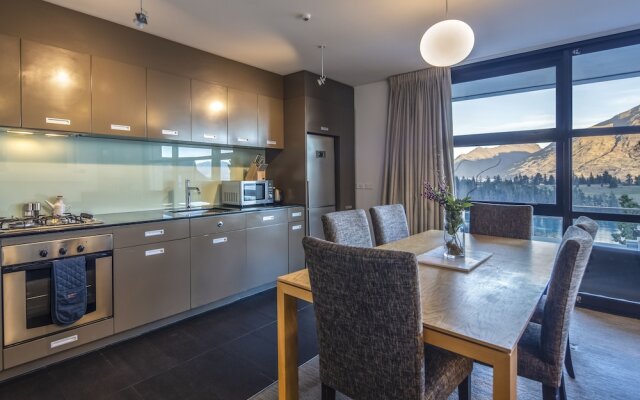 Panorama Terrace Apartments, Element Escapes