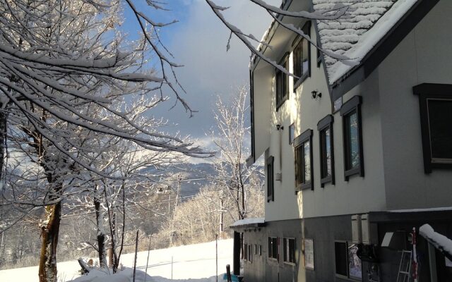 Hakuba Slopeside Chalet